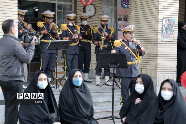 نواختن زنگ انقلاب در مشهد