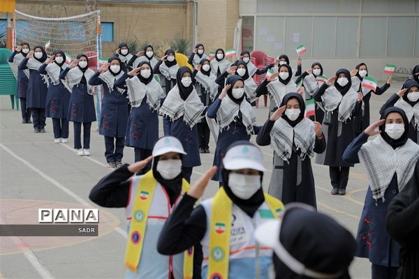 نواختن زنگ انقلاب در مشهد