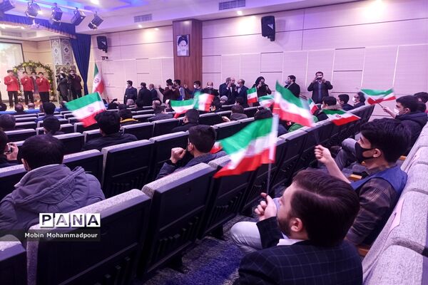 آغاز جشن‌های پیروزی انقلاب با نواخته شدن زنگ انقلاب در آذربایجان شرقی