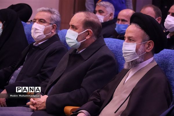 آغاز جشن‌های پیروزی انقلاب با نواخته شدن زنگ انقلاب در آذربایجان شرقی