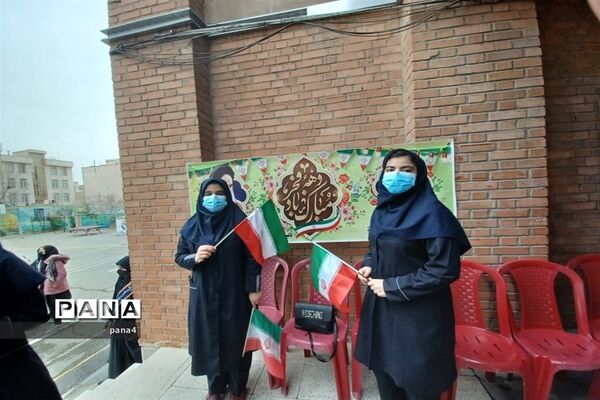 آیین نمادین زنگ انقلاب درمدرسه تربیت آموزش و پرورش منطقه 4