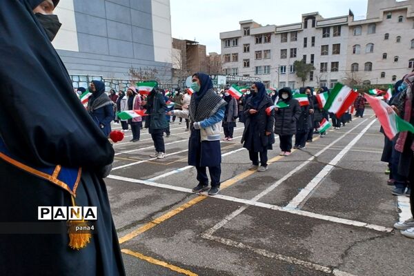 آیین نمادین زنگ انقلاب درمدرسه تربیت آموزش و پرورش منطقه 4