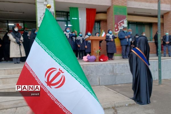 آیین نمادین زنگ انقلاب درمدرسه تربیت آموزش و پرورش منطقه 4