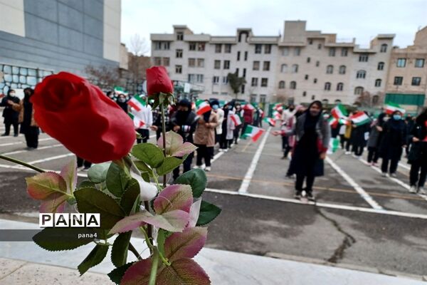 آیین نمادین زنگ انقلاب درمدرسه تربیت آموزش و پرورش منطقه 4