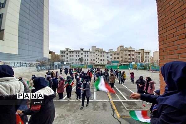 آیین نمادین زنگ انقلاب درمدرسه تربیت آموزش و پرورش منطقه 4