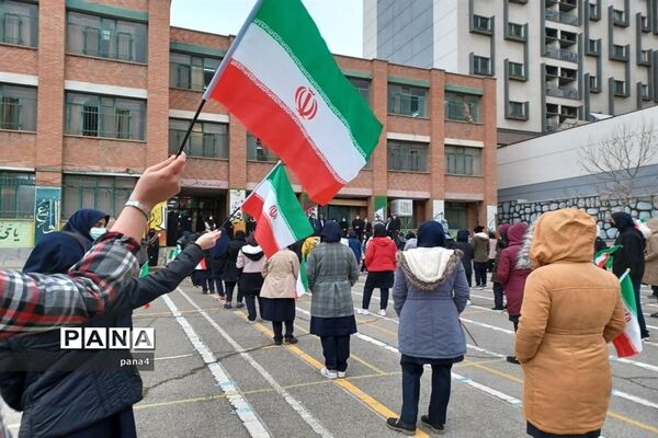 آیین نمادین زنگ انقلاب درمدرسه تربیت آموزش و پرورش منطقه 4