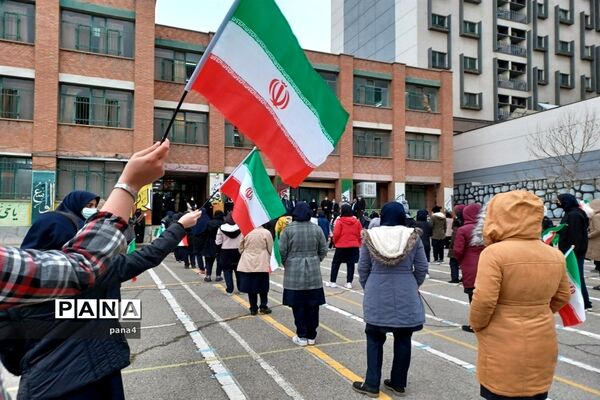 آیین نمادین زنگ انقلاب درمدرسه تربیت آموزش و پرورش منطقه 4