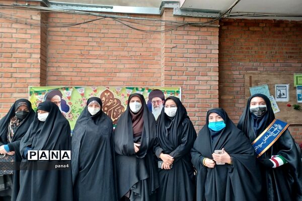 آیین نمادین زنگ انقلاب درمدرسه تربیت آموزش و پرورش منطقه 4
