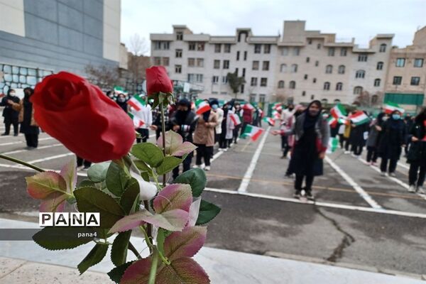 آیین نمادین زنگ انقلاب درمدرسه تربیت آموزش و پرورش منطقه 4