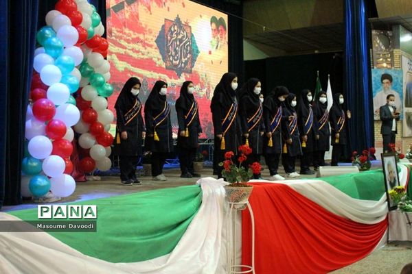 طنین زنگ انقلاب همزمان با سراسر کشور در مدارس فارس