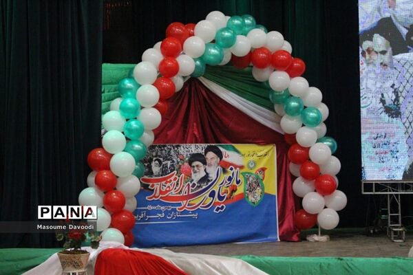 طنین زنگ انقلاب همزمان با سراسر کشور در مدارس فارس