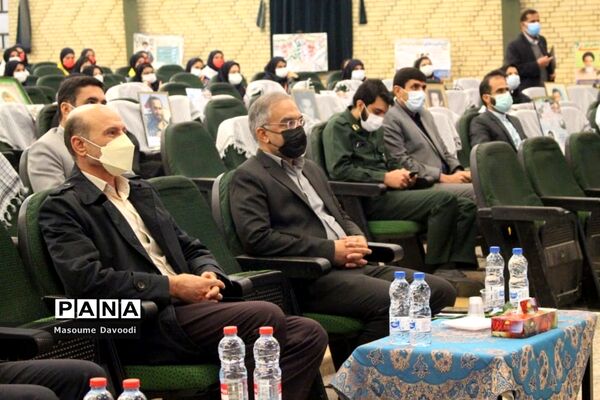 طنین زنگ انقلاب همزمان با سراسر کشور در مدارس فارس