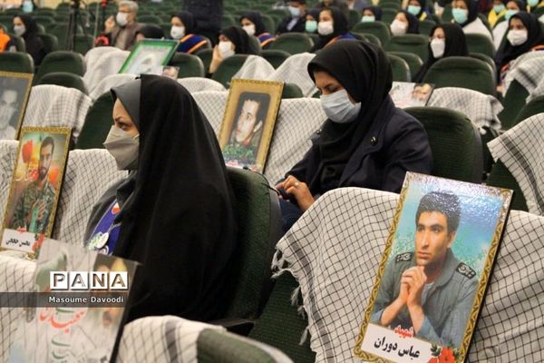 طنین زنگ انقلاب همزمان با سراسر کشور در مدارس فارس