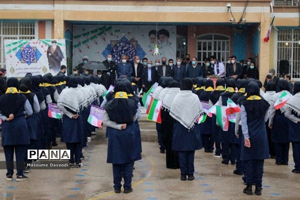 طنین زنگ انقلاب همزمان با سراسر کشور در مدارس فارس
