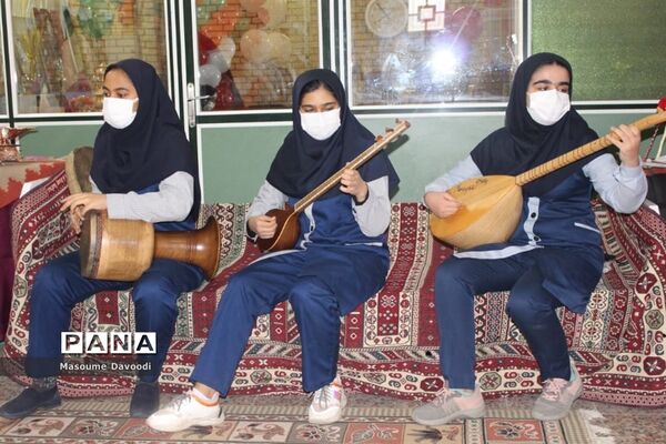 طنین زنگ انقلاب همزمان با سراسر کشور در مدارس فارس