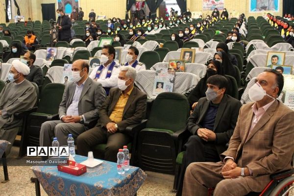 طنین زنگ انقلاب همزمان با سراسر کشور در مدارس فارس