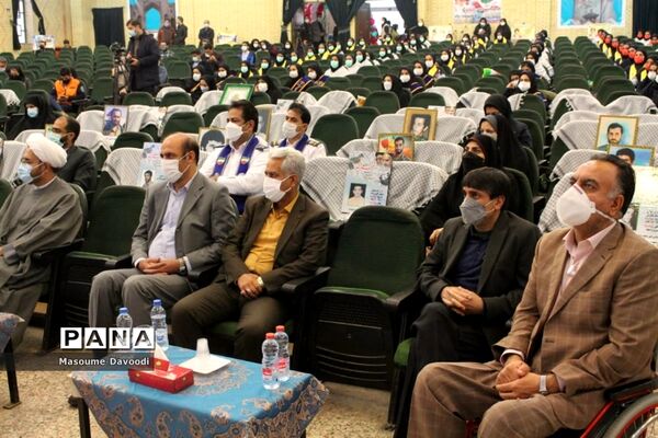طنین زنگ انقلاب همزمان با سراسر کشور در مدارس فارس
