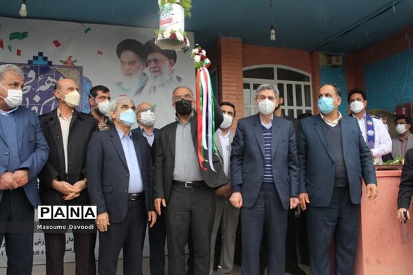 طنین زنگ انقلاب همزمان با سراسر کشور در مدارس فارس