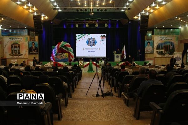 طنین زنگ انقلاب همزمان با سراسر کشور در مدارس فارس
