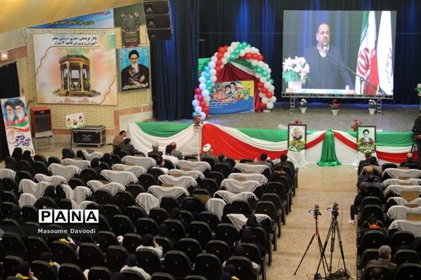 طنین زنگ انقلاب همزمان با سراسر کشور در مدارس فارس