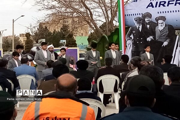 برگزاری ,مراسم نمادین گلباران ورود حضرت امام به میهن اسلامی در کاشمر
