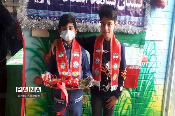 برگزاری همایش یاوران انقلاب در مدارس ناحیه۶ مشهد مقدس