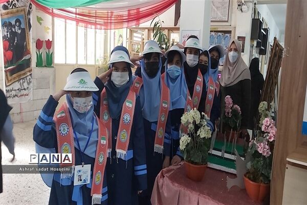 برگزاری همایش یاوران انقلاب در مدارس ناحیه۶ مشهد مقدس