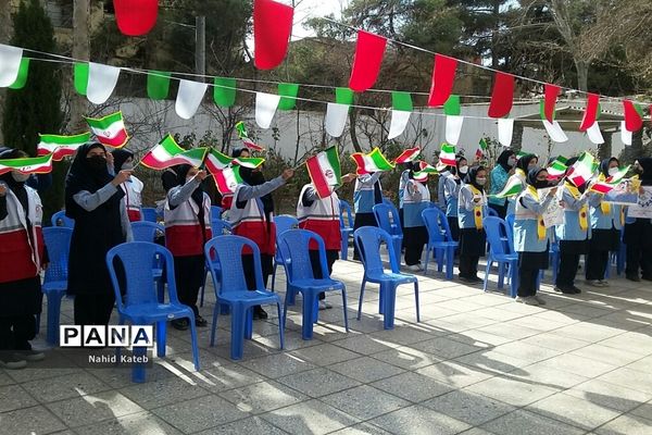 برگزاری همایش یاوران انقلاب در مدارس ناحیه۶ مشهد مقدس