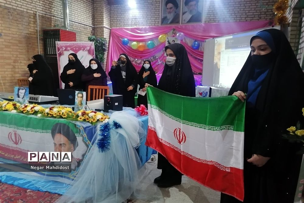 آیین نواختن زنگ انقلاب در منطقه۱۸