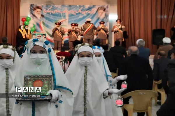 نواخته شدن زنگ انقلاب در مدارس کازرون