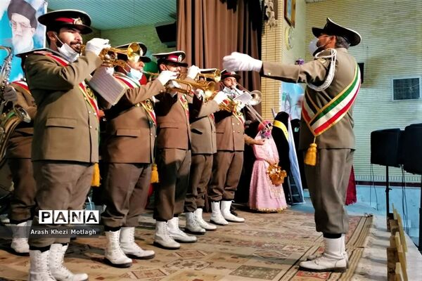 نواخته شدن زنگ انقلاب در مدارس کازرون