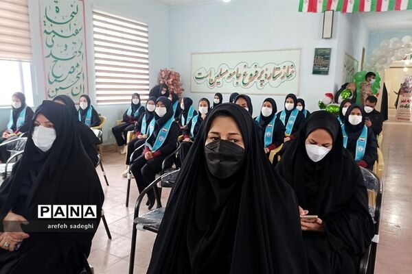 نواختن زنگ انقلاب در مدرسه مریم عذرا دماوند