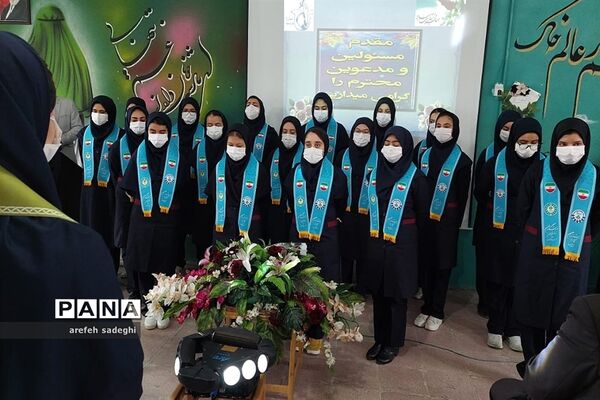 نواختن زنگ انقلاب در مدرسه مریم عذرا دماوند