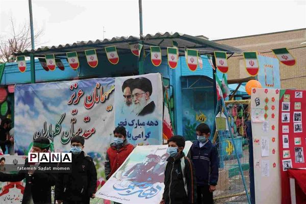 آیین نواختن زنگ انقلاب در آموزشگاه شاهد شهید قدوسی ناحیه دو شهرری