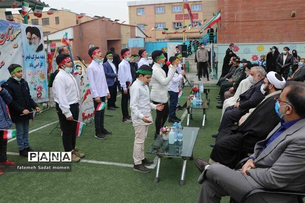 آیین نواختن زنگ انقلاب در آموزشگاه شاهد شهید قدوسی ناحیه دو شهرری