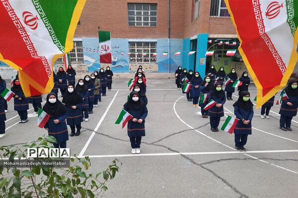 نواختن گلبانگ‌انقلاب اسلامی در دبیرستان آزادگان منطقه ۱۵