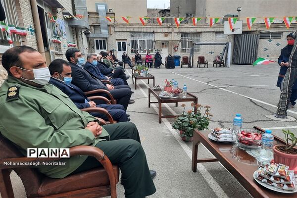 نواختن گلبانگ‌انقلاب اسلامی در دبیرستان آزادگان منطقه ۱۵