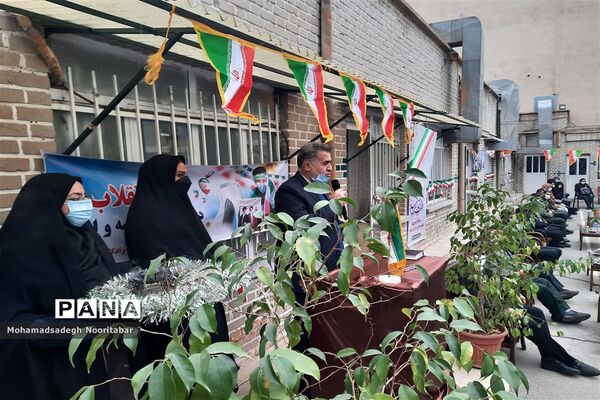 نواختن گلبانگ‌انقلاب اسلامی در دبیرستان آزادگان منطقه ۱۵