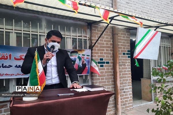 نواختن گلبانگ‌انقلاب اسلامی در دبیرستان آزادگان منطقه ۱۵