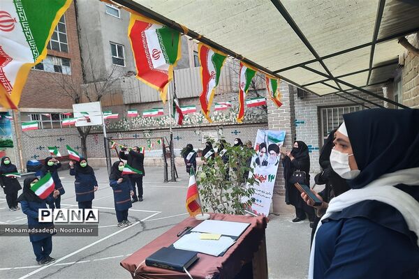 نواختن گلبانگ‌انقلاب اسلامی در دبیرستان آزادگان منطقه ۱۵