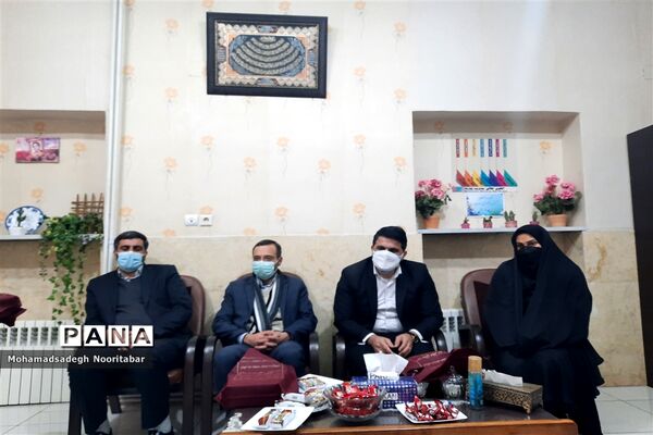 نواختن گلبانگ‌انقلاب اسلامی در دبیرستان آزادگان منطقه ۱۵