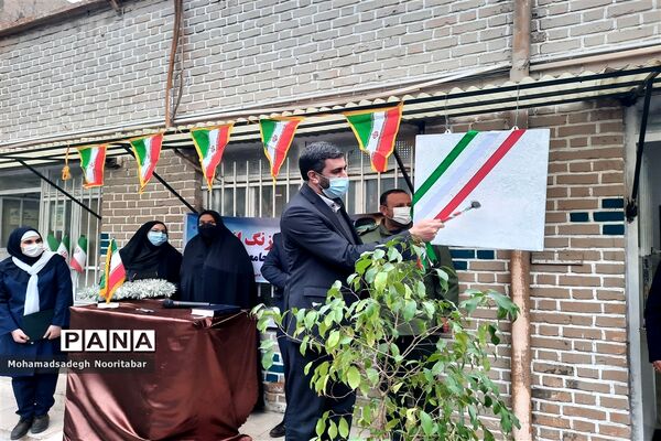 نواختن گلبانگ‌انقلاب اسلامی در دبیرستان آزادگان منطقه ۱۵