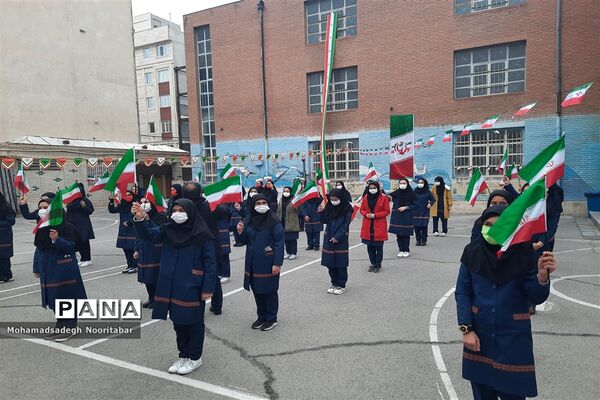 نواختن گلبانگ‌انقلاب اسلامی در دبیرستان آزادگان منطقه ۱۵