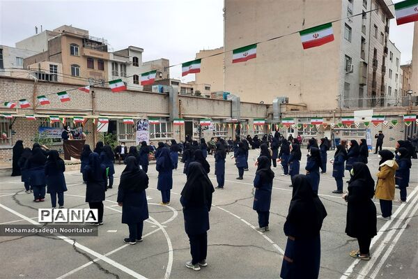 نواختن گلبانگ‌انقلاب اسلامی در دبیرستان آزادگان منطقه ۱۵