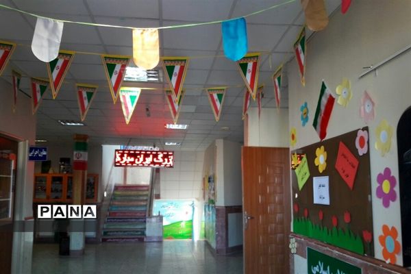 بزرگداشت دهه فجر در دبستان کوثر جوادآباد