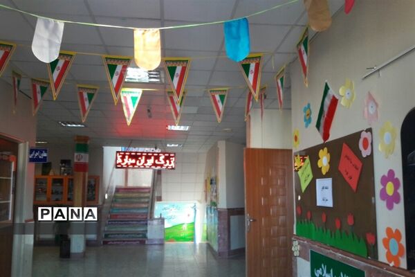 بزرگداشت دهه فجر در دبستان کوثر جوادآباد