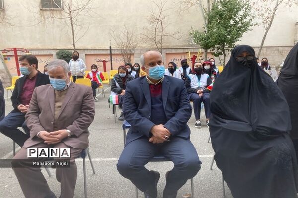 طنین انداز شدن زنگ انقلاب در هنرستان یادگار امام در جماران