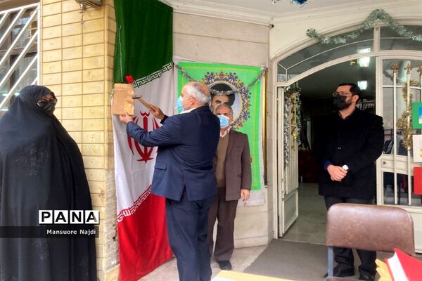 طنین انداز شدن زنگ انقلاب در هنرستان یادگار امام در جماران