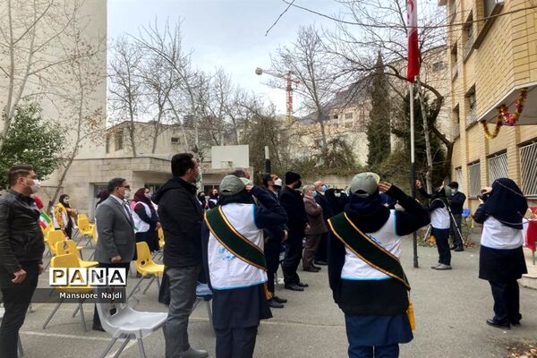 طنین انداز شدن زنگ انقلاب در هنرستان یادگار امام در جماران
