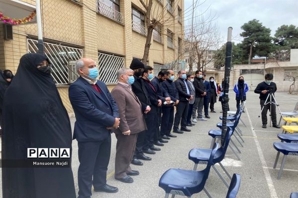 طنین انداز شدن زنگ انقلاب در هنرستان یادگار امام در جماران